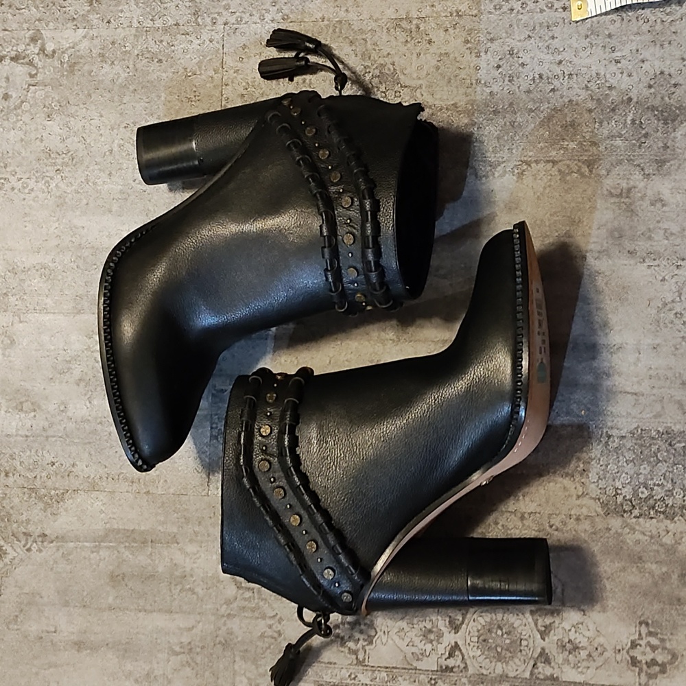 Cynthia Vincent designer booties sz 7.5 nwt